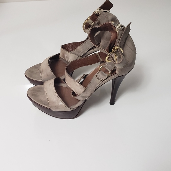 Shoes - Picture 3 of 6